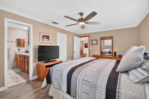 House in Kenneth City, Florida 3 bedrooms, 178.74 sq.m. № 2320954 - photo 20
