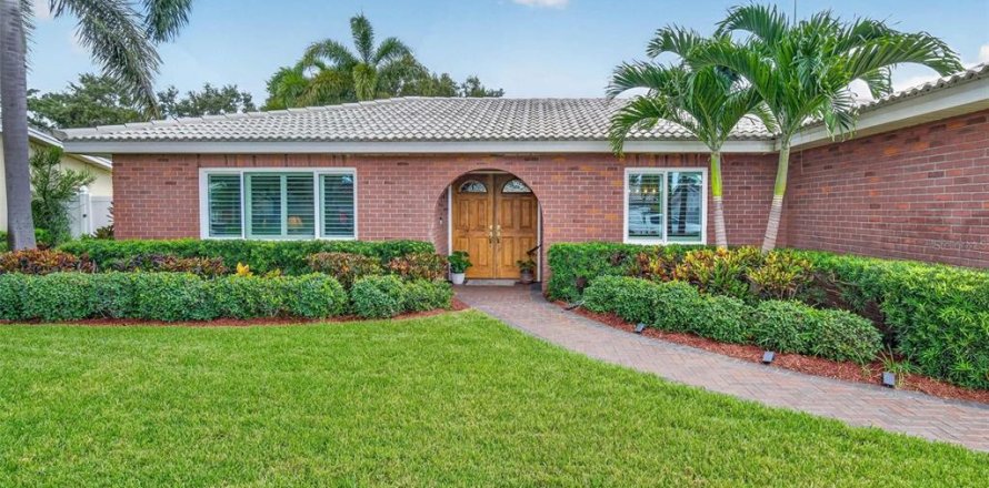 House in Kenneth City, Florida 3 bedrooms, 178.74 sq.m. № 2320954