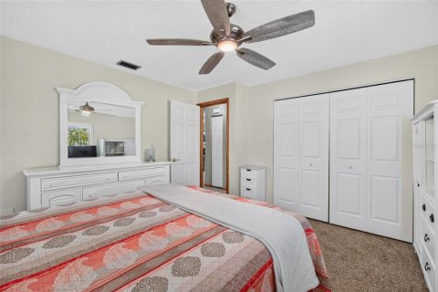 House in Kenneth City, Florida 3 bedrooms, 178.74 sq.m. № 2320954 - photo 26