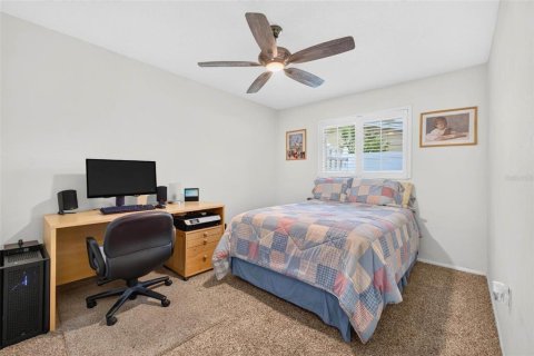House in Kenneth City, Florida 3 bedrooms, 178.74 sq.m. № 2320954 - photo 28