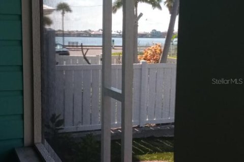 Apartment in Saint Pete Beach, Florida 3 bedrooms, 148.64 sq.m. № 1854138 - photo 2