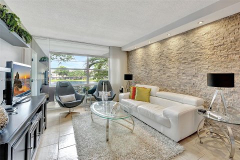 Condominio en venta en Lauderdale Lakes, Florida, 1 dormitorio, 63.55 m2 № 1964922 - foto 1