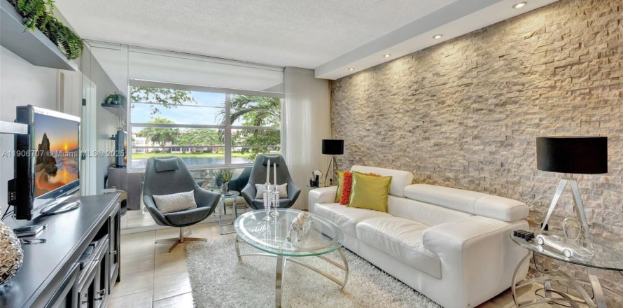 Condominio en Lauderdale Lakes, Florida, 1 dormitorio № 1964922