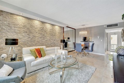 Condominio en venta en Lauderdale Lakes, Florida, 1 dormitorio, 63.55 m2 № 1964922 - foto 7