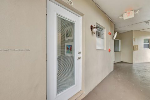 Condominio en venta en Lauderdale Lakes, Florida, 1 dormitorio, 63.55 m2 № 1964922 - foto 21