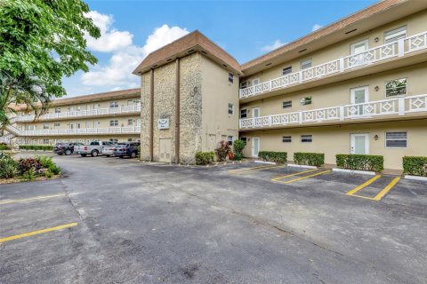Condominio en venta en Lauderdale Lakes, Florida, 1 dormitorio, 63.55 m2 № 1964922 - foto 23