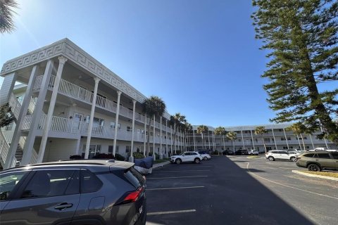 Condo in Clearwater, Florida, 1 bedroom  № 1539640 - photo 1