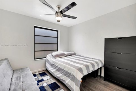 Condo in Lauderhill, Florida, 2 bedrooms  № 1116036 - photo 21