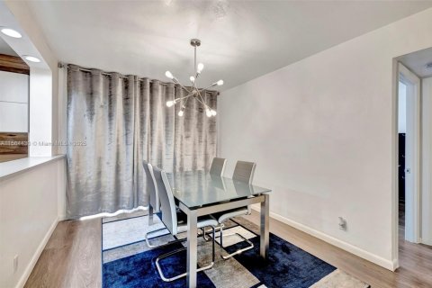 Condo in Lauderhill, Florida, 2 bedrooms  № 1116036 - photo 16