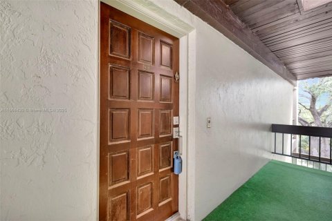 Condo in Lauderhill, Florida, 2 bedrooms  № 1116036 - photo 23