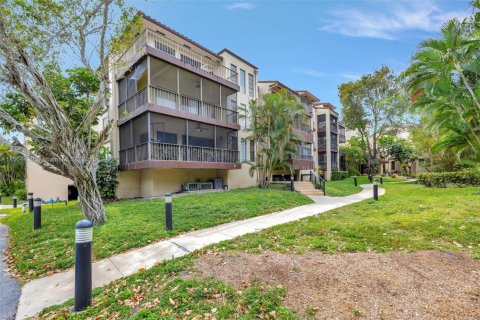 Condo in Lauderhill, Florida, 2 bedrooms  № 1116036 - photo 29