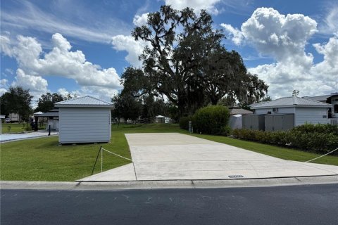 Terreno en venta en Silver Springs Shores, Florida № 1901754 - foto 1