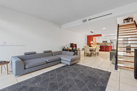 Condominio en venta en Hialeah, Florida, 3 dormitorios, 202.53 m2 № 1897530 - foto 8