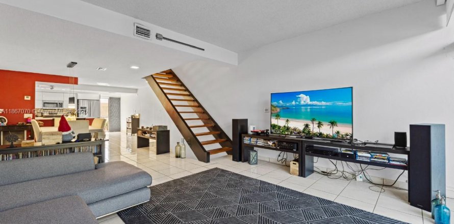 Condominio en Hialeah, Florida, 3 dormitorios  № 1897530