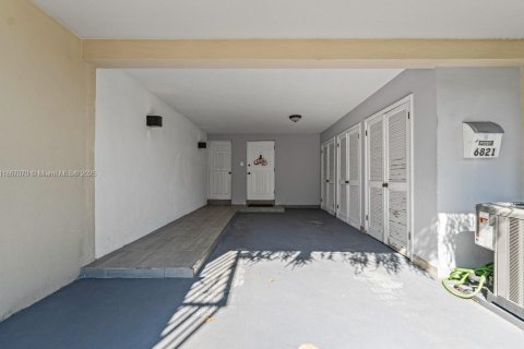 Condominio en venta en Hialeah, Florida, 3 dormitorios, 202.53 m2 № 1897530 - foto 25