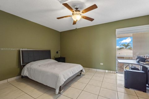 Condominio en venta en Hialeah, Florida, 3 dormitorios, 202.53 m2 № 1897530 - foto 14
