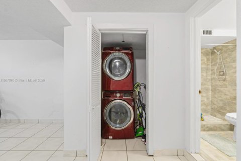 Condominio en venta en Hialeah, Florida, 3 dormitorios, 202.53 m2 № 1897530 - foto 18