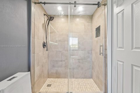 Condominio en venta en Hialeah, Florida, 3 dormitorios, 202.53 m2 № 1897530 - foto 21