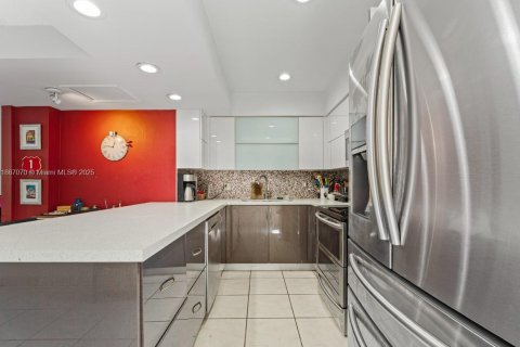 Condominio en venta en Hialeah, Florida, 3 dormitorios, 202.53 m2 № 1897530 - foto 7