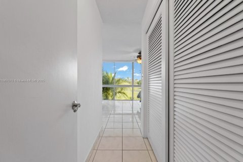 Condominio en venta en Hialeah, Florida, 3 dormitorios, 202.53 m2 № 1897530 - foto 20