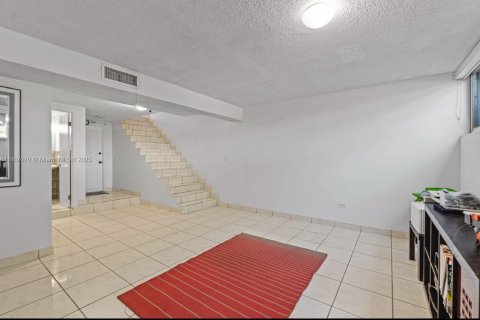 Condominio en venta en Hialeah, Florida, 3 dormitorios, 202.53 m2 № 1897530 - foto 16