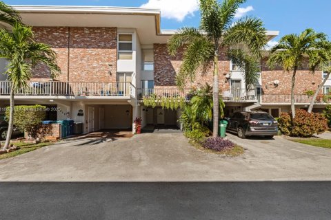 Condominio en venta en Hialeah, Florida, 3 dormitorios, 202.53 m2 № 1897530 - foto 23