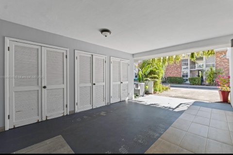 Condominio en venta en Hialeah, Florida, 3 dormitorios, 202.53 m2 № 1897530 - foto 11