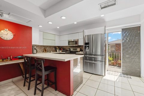 Condominio en venta en Hialeah, Florida, 3 dormitorios, 202.53 m2 № 1897530 - foto 3