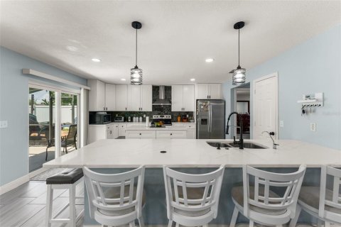 House in Orlando, Florida 5 bedrooms, 257.43 sq.m. № 2312395 - photo 18