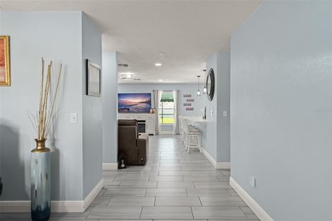 House in Orlando, Florida 5 bedrooms, 257.43 sq.m. № 2312395 - photo 3