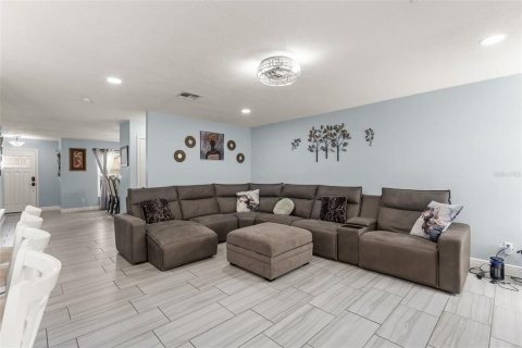 House in Orlando, Florida 5 bedrooms, 257.43 sq.m. № 2312395 - photo 22