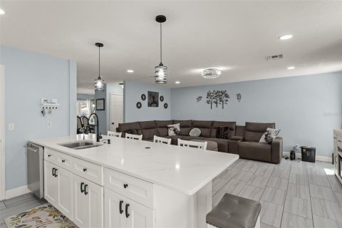 House in Orlando, Florida 5 bedrooms, 257.43 sq.m. № 2312395 - photo 15