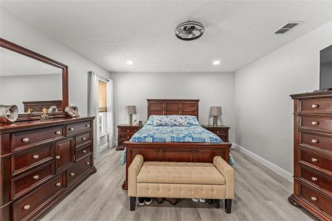 House in Orlando, Florida 5 bedrooms, 257.43 sq.m. № 2312395 - photo 25