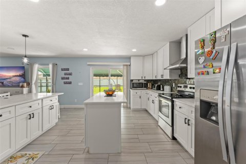 House in Orlando, Florida 5 bedrooms, 257.43 sq.m. № 2312395 - photo 10