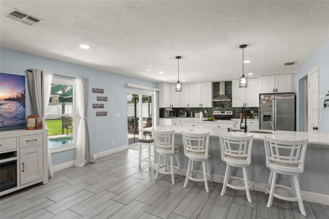 House in Orlando, Florida 5 bedrooms, 257.43 sq.m. № 2312395 - photo 23