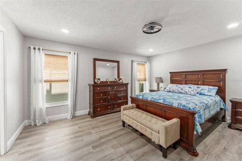 House in Orlando, Florida 5 bedrooms, 257.43 sq.m. № 2312395 - photo 28