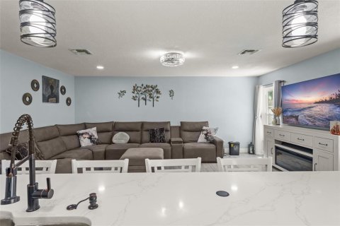 House in Orlando, Florida 5 bedrooms, 257.43 sq.m. № 2312395 - photo 16