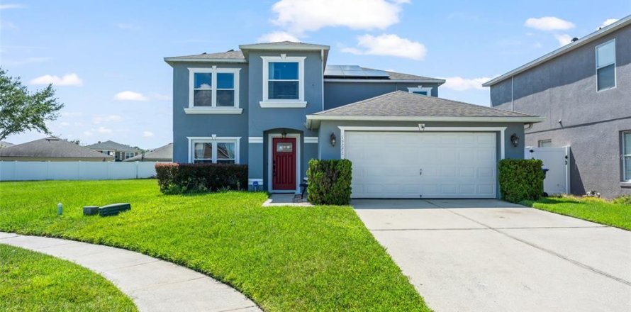 House in Orlando, Florida 5 bedrooms, 257.43 sq.m. № 2312395