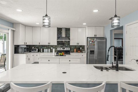 House in Orlando, Florida 5 bedrooms, 257.43 sq.m. № 2312395 - photo 17
