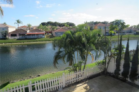 Villa ou maison à vendre à Miami, Floride: 4 chambres, 177.07 m2 № 2062481 - photo 30