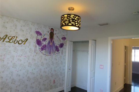 Villa ou maison à vendre à Miami, Floride: 4 chambres, 177.07 m2 № 2062481 - photo 23
