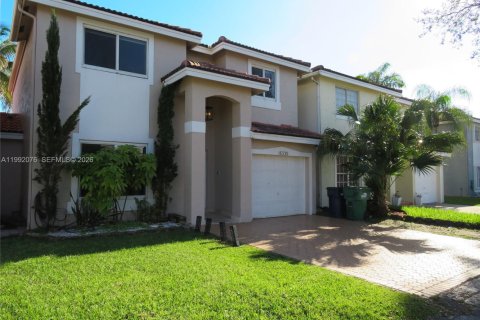 Villa ou maison à vendre à Miami, Floride: 4 chambres, 177.07 m2 № 2062481 - photo 2