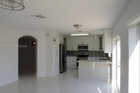 Villa ou maison à vendre à Miami, Floride: 4 chambres, 177.07 m2 № 2062481 - photo 5