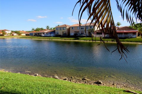 Villa ou maison à vendre à Miami, Floride: 4 chambres, 177.07 m2 № 2062481 - photo 16