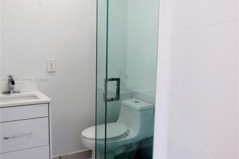 Villa ou maison à vendre à Miami, Floride: 4 chambres, 177.07 m2 № 2062481 - photo 12