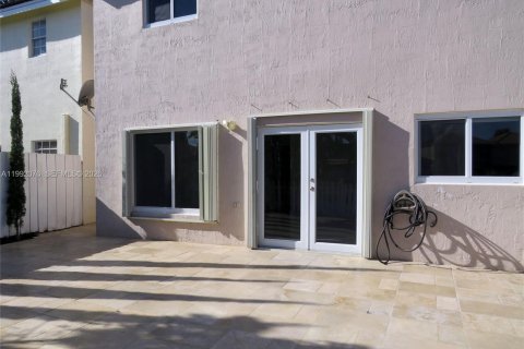 Villa ou maison à vendre à Miami, Floride: 4 chambres, 177.07 m2 № 2062481 - photo 15