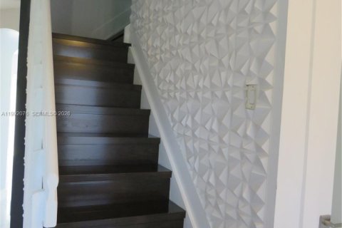 Villa ou maison à vendre à Miami, Floride: 4 chambres, 177.07 m2 № 2062481 - photo 18