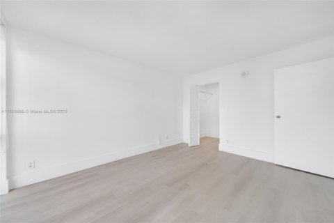 Condominio en venta en Sunny Isles Beach, Florida, 1 dormitorio, 59.46 m2 № 1938524 - foto 2