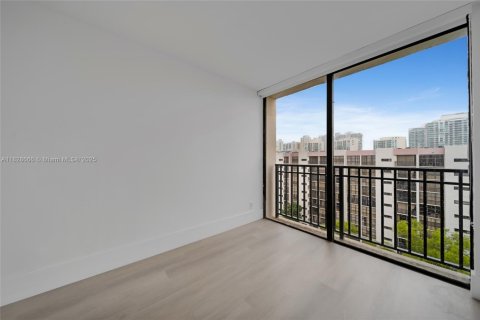 Condo in Sunny Isles Beach, Florida, 1 bedroom  № 1938524 - photo 11