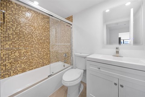 Condo in Sunny Isles Beach, Florida, 1 bedroom  № 1938524 - photo 10